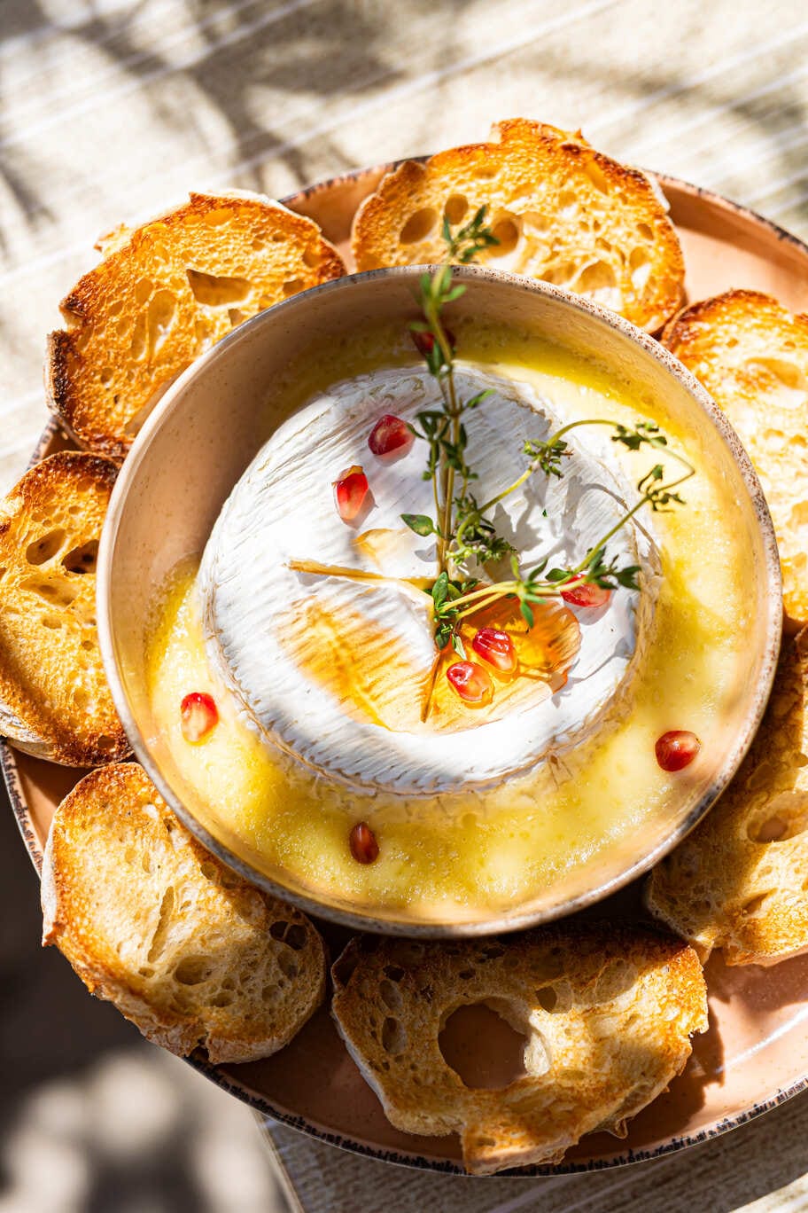 Camembert rôti au miel - Le Seven Grenoble